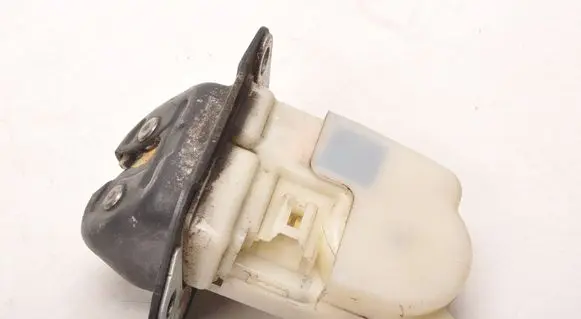 Nissan Note (E11) Tailgate lock latch 