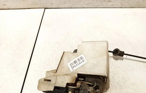 Volkswagen Polo IV 9N3 Front door lock