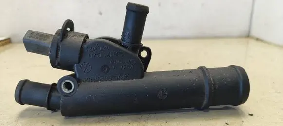 Seat Toledo III (5P) Engine coolant pipe/hose 038121132D AKTWZ2