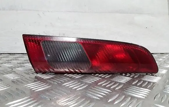 Tailgate rear/tail lights