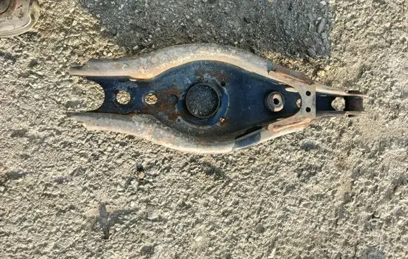 Toyota Avensis T270 Rear upper control arm/wishbone