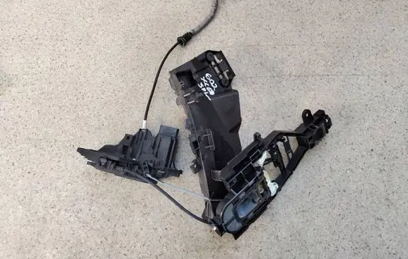 Volvo XC60 Front door lock 3144099704A 31440997 31440008