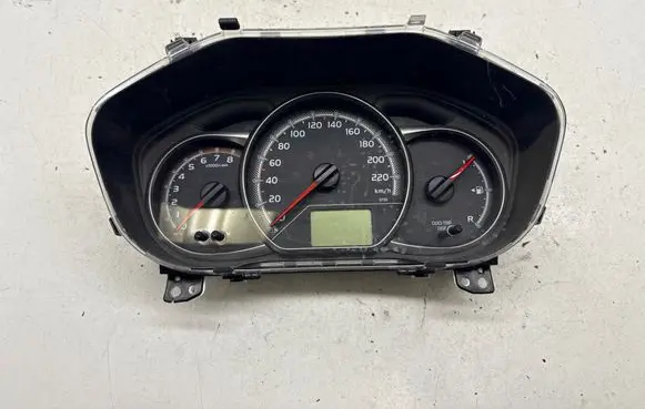 Toyota Yaris Speedometer (instrument cluster) 838000U270 MB1575607573