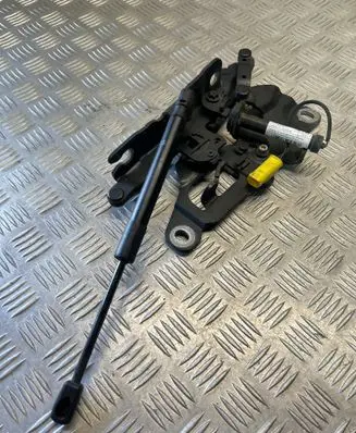 Engine bonnet/hood hinges