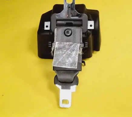 Middle seatbelt (rear)