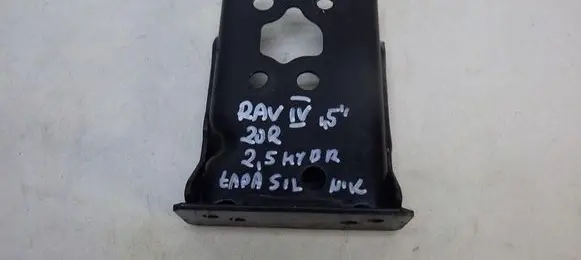 Toyota RAV 4 (XA50) Engine mounting bracket