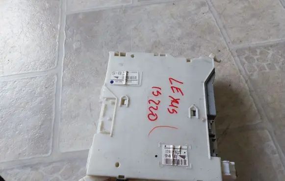 Lexus IS 220D-250-350 Fuse box set 8273053050