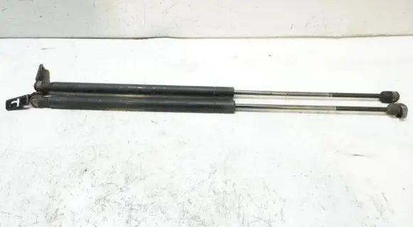 Mitsubishi Colt Shock absorber/damper mounting bracket 