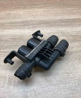 BMW 5 E60 E61 Coolant heater control valve 6931708 1147412181