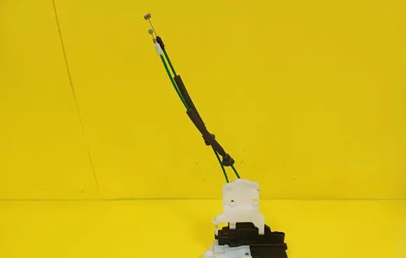 Hyundai i30 Front door lock 