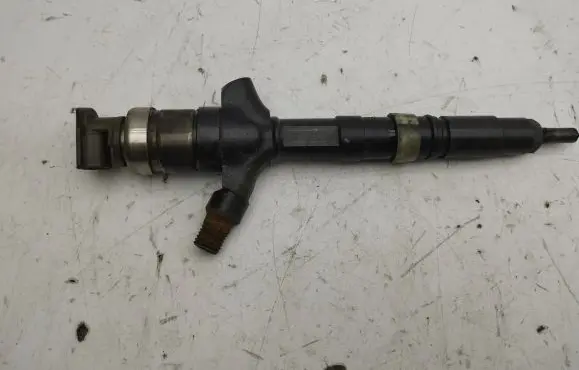 Toyota Corolla Verso AR10 Fuel injector 236700G010 02G35900