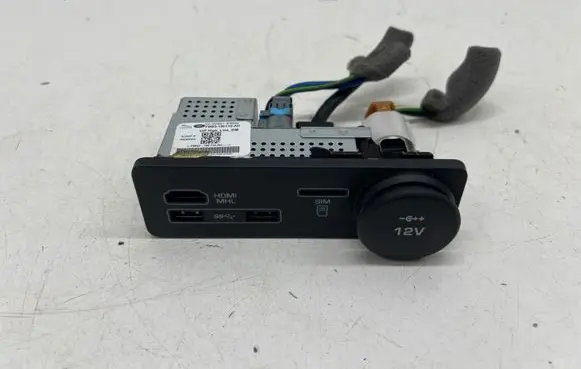 Land Rover Discovery 5 USB socket connector FW9319E110AD