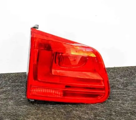 Tailgate rear/tail lights