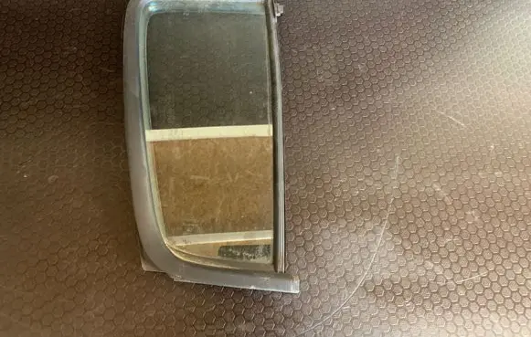 Rear vent window glass