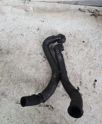 Volkswagen PASSAT B6 Engine coolant pipe/hose
