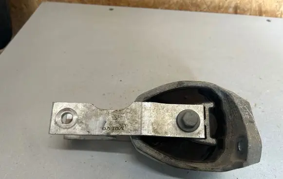 Volvo XC60 Engine mount bracket 31480564 AF6944101