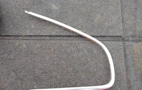 Volkswagen PASSAT B5.5 Rear side glass trim 