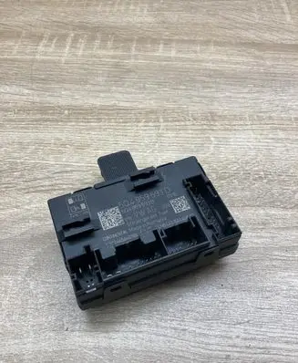 Volkswagen PASSAT B8 Door control unit/module 5Q4959593D 5Q4959593B