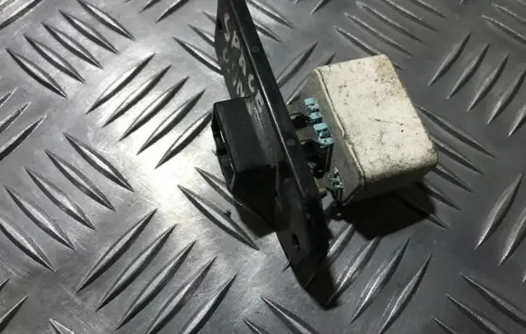 Mitsubishi Space Runner Heater blower motor/fan resistor 76341 7634-1