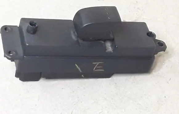 Mazda 3 I Electric window control switch BS3E66370 03123101