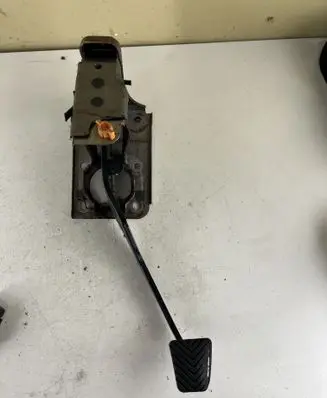 Peugeot 4007 Brake pedal 