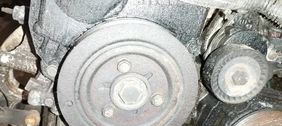 Citroen C4 I Crankshaft pulley 