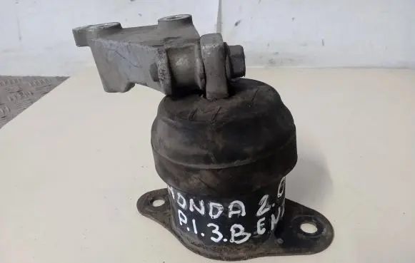 Honda Accord Engine mount bracket