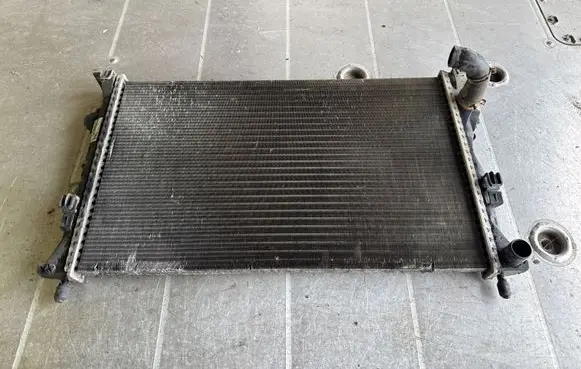 Opel Vivaro Coolant radiator 150710201F05 8200008764B 0558372