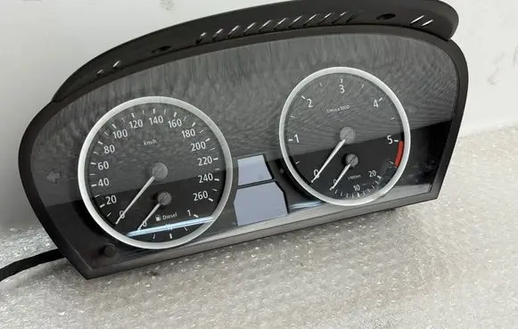Speedometer (instrument cluster)