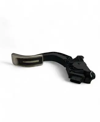 Accelerator throttle pedal
