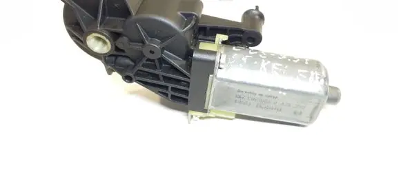 Mercedes-Benz CLS C219 Seat adjustment motor 0390203213