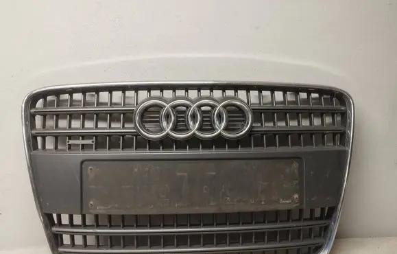 Audi Q7 4L Front bumper upper radiator grill 4L0853651