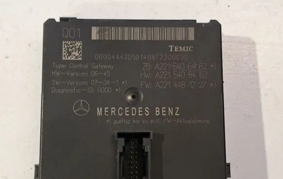 Mercedes-Benz S W221 Gateway control module A2215406462 A2215408462