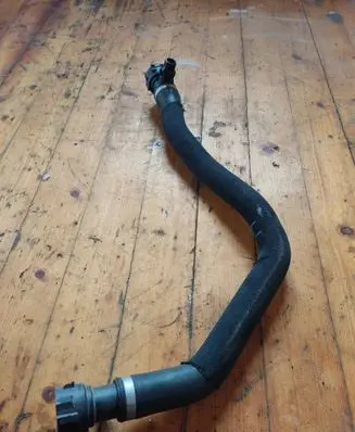 Engine coolant pipe/hose