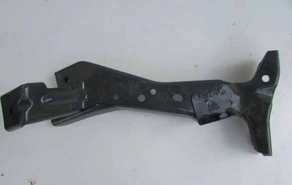 Audi A3 S3 8V Fender mounting bracket 8V0821135A
