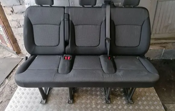 Renault Trafic III (X82) Second row seats 