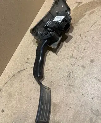 Land Rover Discovery 3 - LR3 Accelerator throttle pedal SLC500021 TFX10048