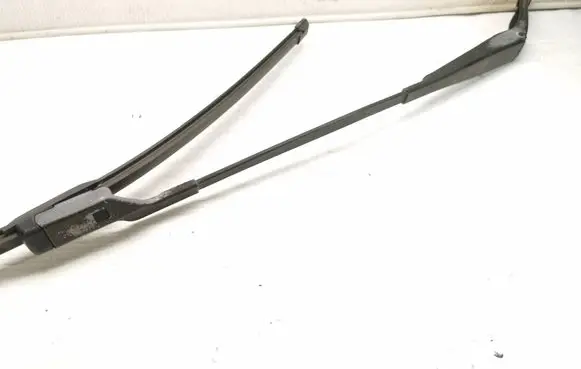 Volvo XC60 Front wiper blade arm 30753525