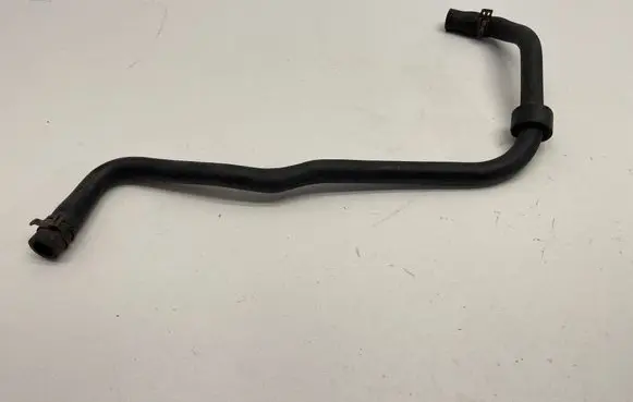 Engine coolant pipe/hose