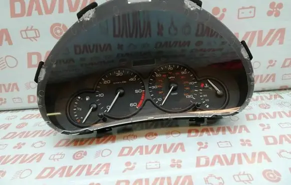 Peugeot Partner Speedometer (instrument cluster) 9656696880