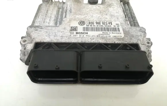 Volkswagen PASSAT B6 Engine control unit/module 03G906021PB 0281013897