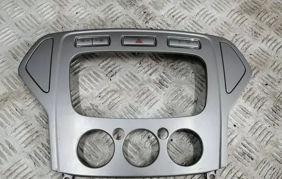 Radio/GPS head unit trim