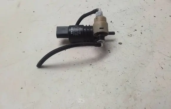 Volkswagen Golf V Windscreen/windshield washer pump 1K6955651 3122789