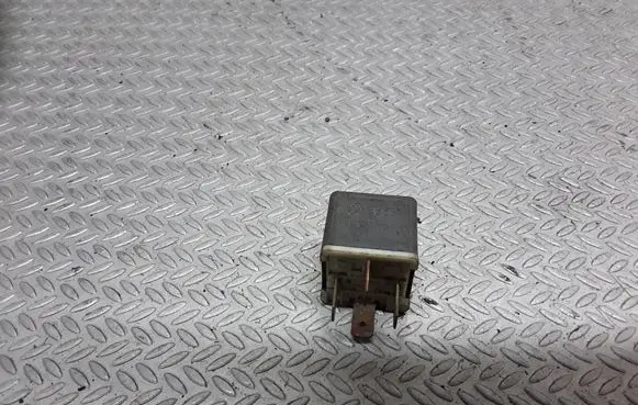 Volkswagen PASSAT B5.5 Other relay 141951253B