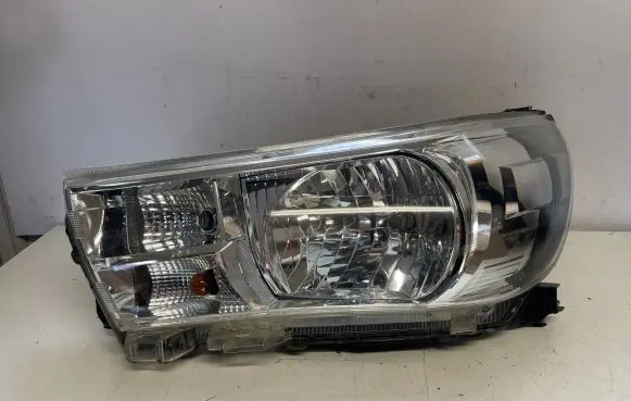 Toyota Hilux VIII Headlight/headlamp