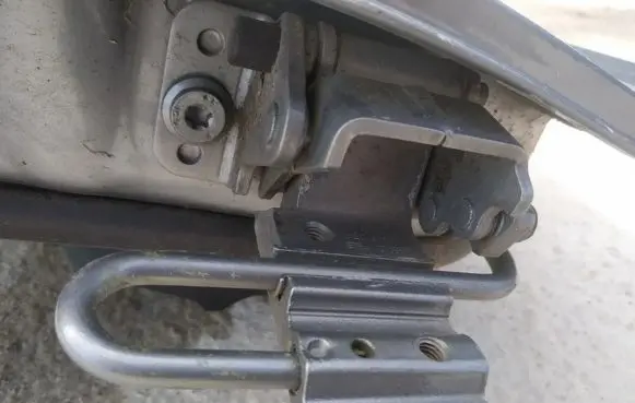 Audi A6 S6 C6 4F Rear door lower hinge