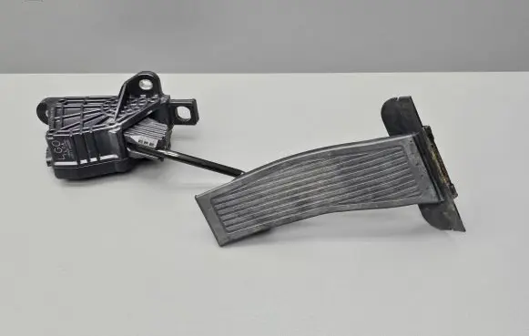 Honda Accord Accelerator throttle pedal 1988007730