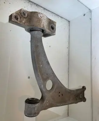 Volkswagen PASSAT B6 Front lower control arm/wishbone 3C0407153B