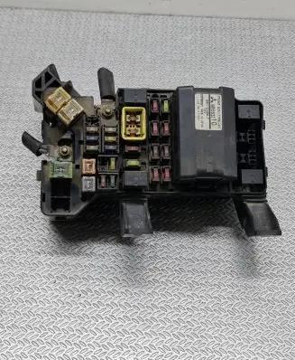 Mitsubishi Pajero Fuse module MR583210 G8C208MF U1Y2D7