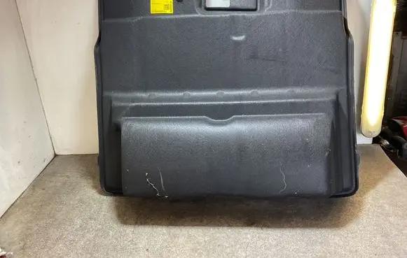 Volvo XC40 Trunk bottom trim panel 32353274 623A V0LV316